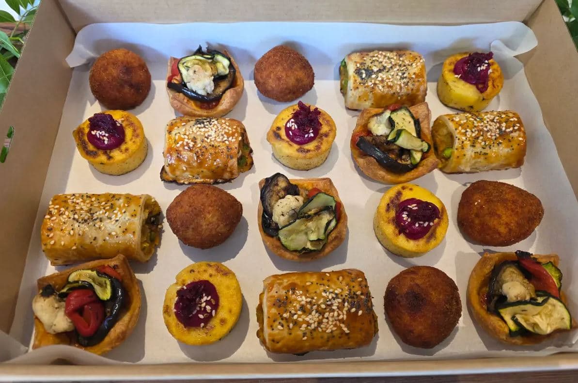 Hot Gluten Free Vegan Savoury Selection - 20 Piece