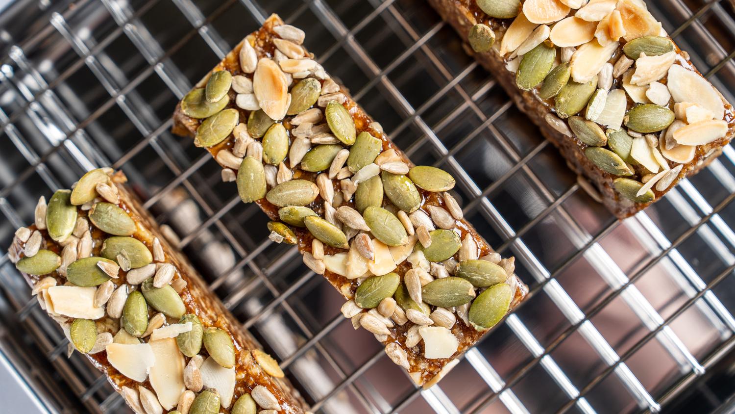 Almond, Oat & Date Bar