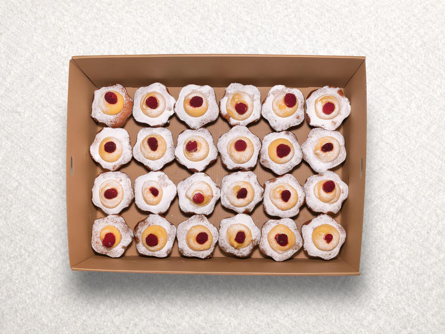 Mini Raspberry & Passionfruit Cakes Box