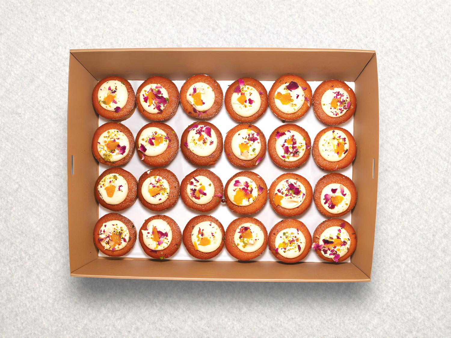Mini Orange & Almond Cakes Box