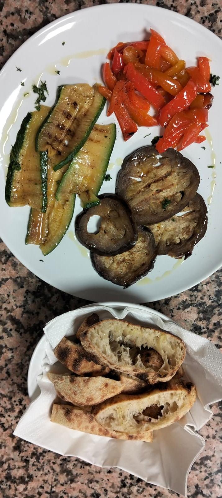 Mixed Grilled Vegetables served with Bread 