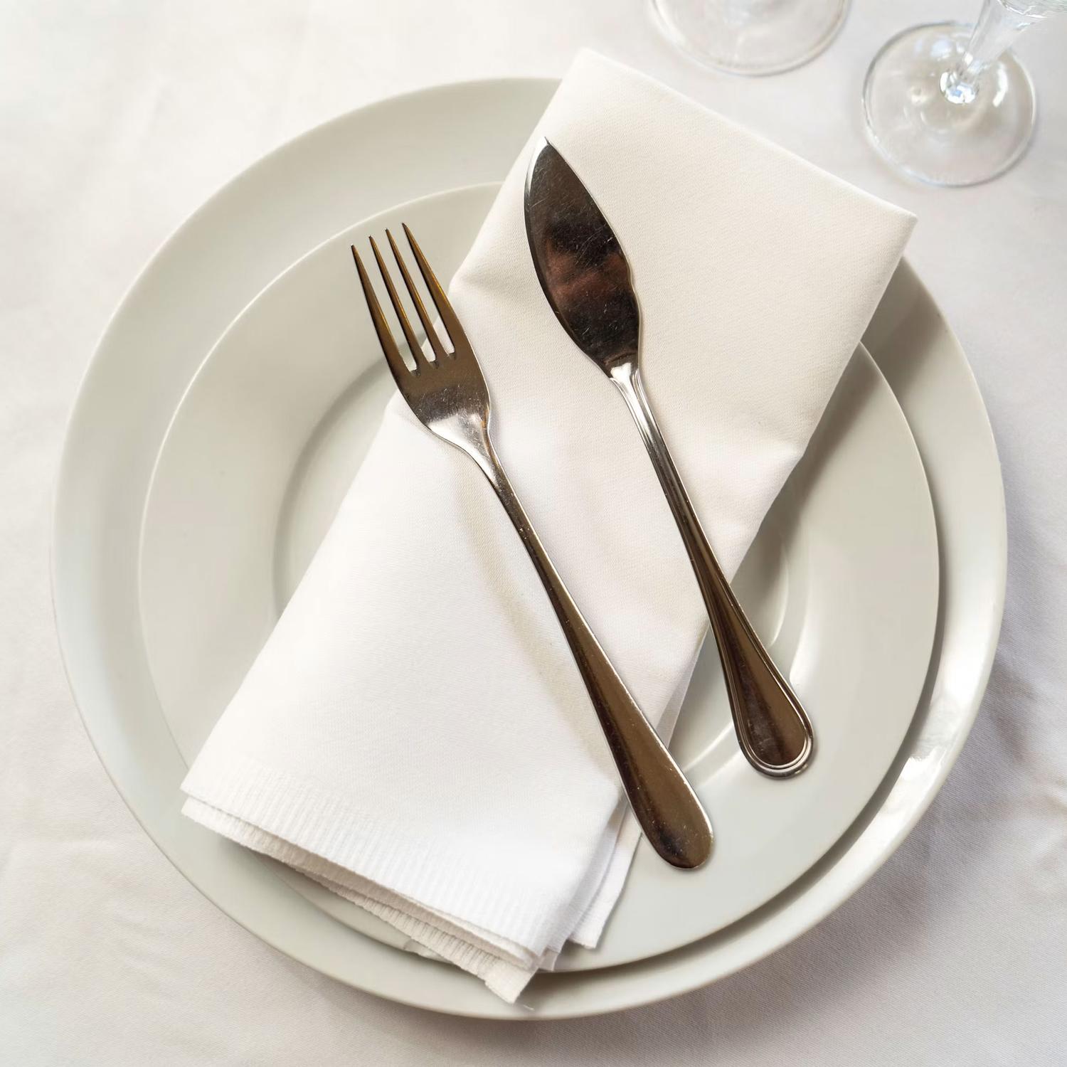 Buffet: Quality Plates, Cutlery and Napkins