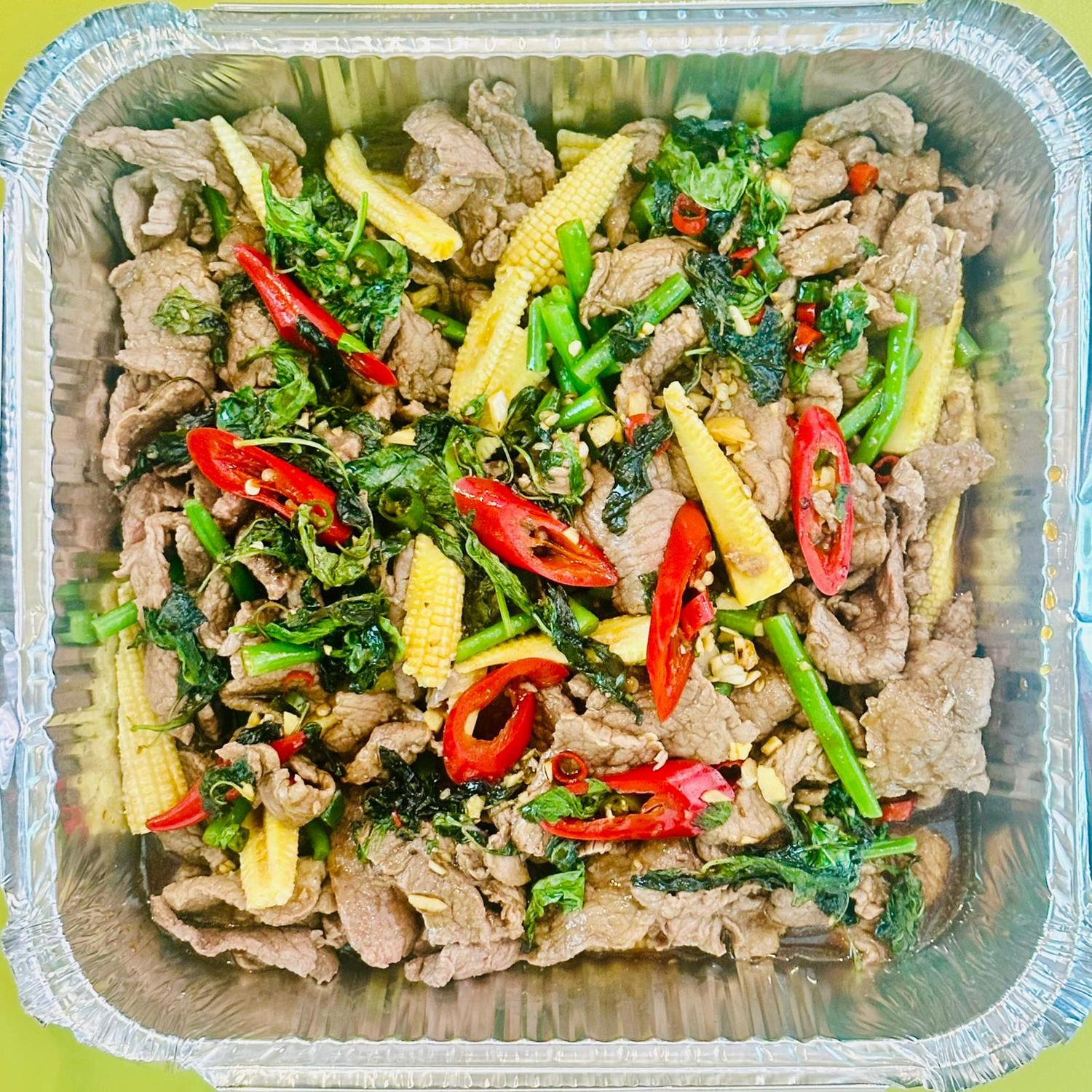 Sharing 4-6pp Pad Kaprow (Beef)