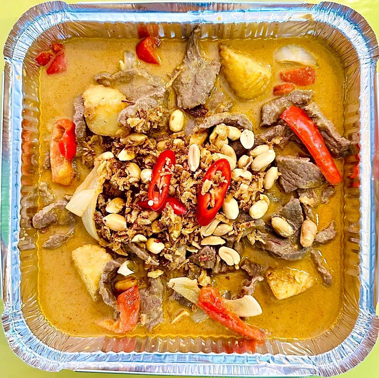 Sharing 4-6pp Massaman (Beef)