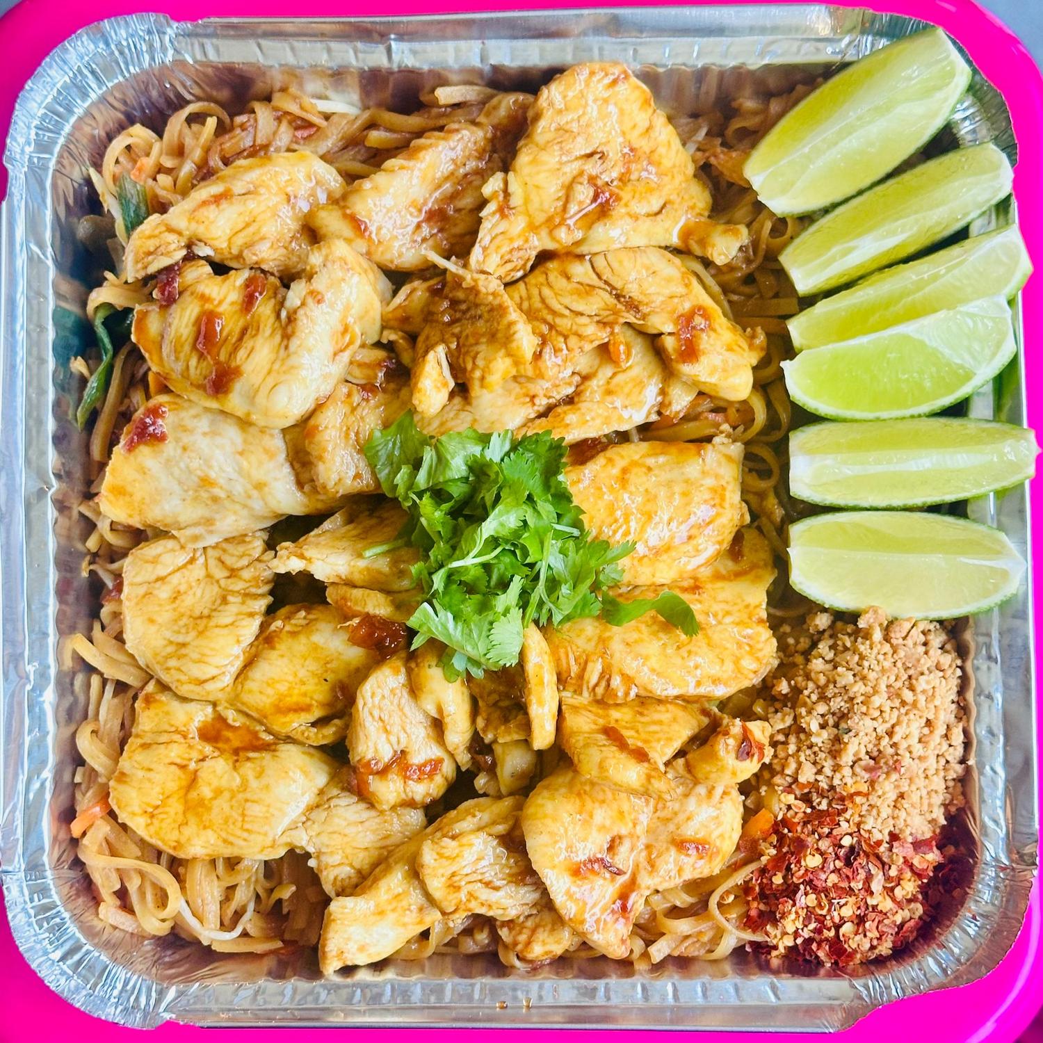 Sharing 4-6pp Pad Thai (Chicken)