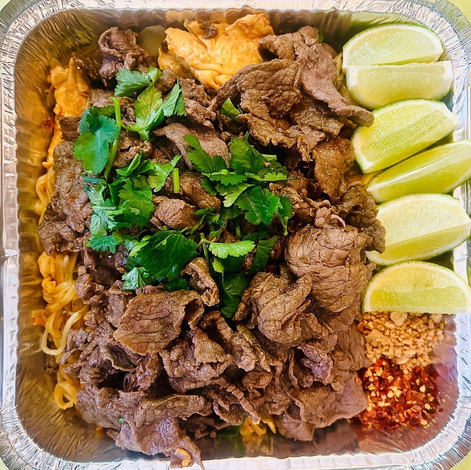 Sharing 4-6pp Pad Thai (Beef)