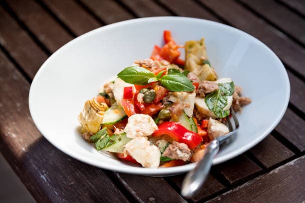 Artichoke & mozzarella tomato & caper salad (v) 