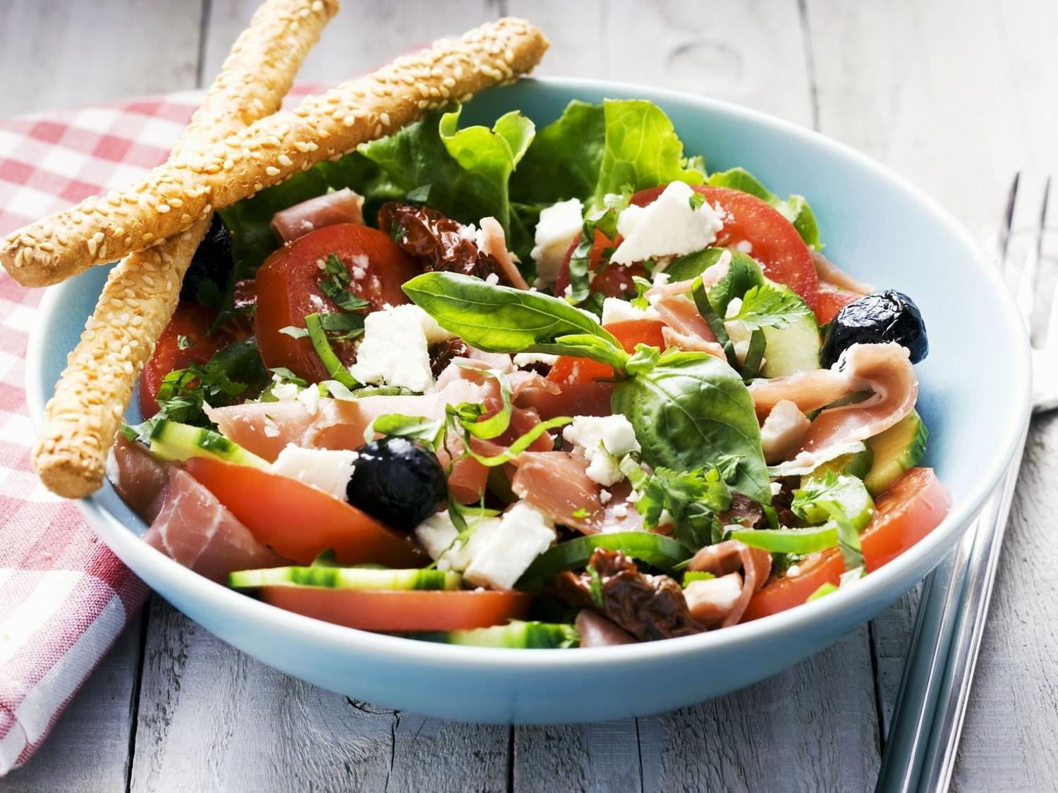 Chef’s salad of ham, cheese, tomatoes