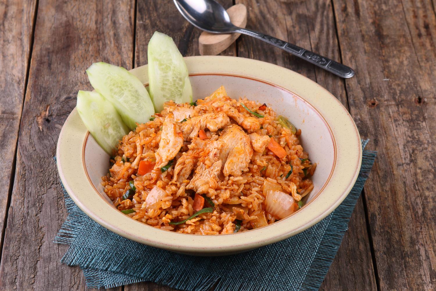 Fried rice with chicken in coconut curry - Meat