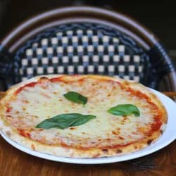 Pizza Margherita Con Bufala