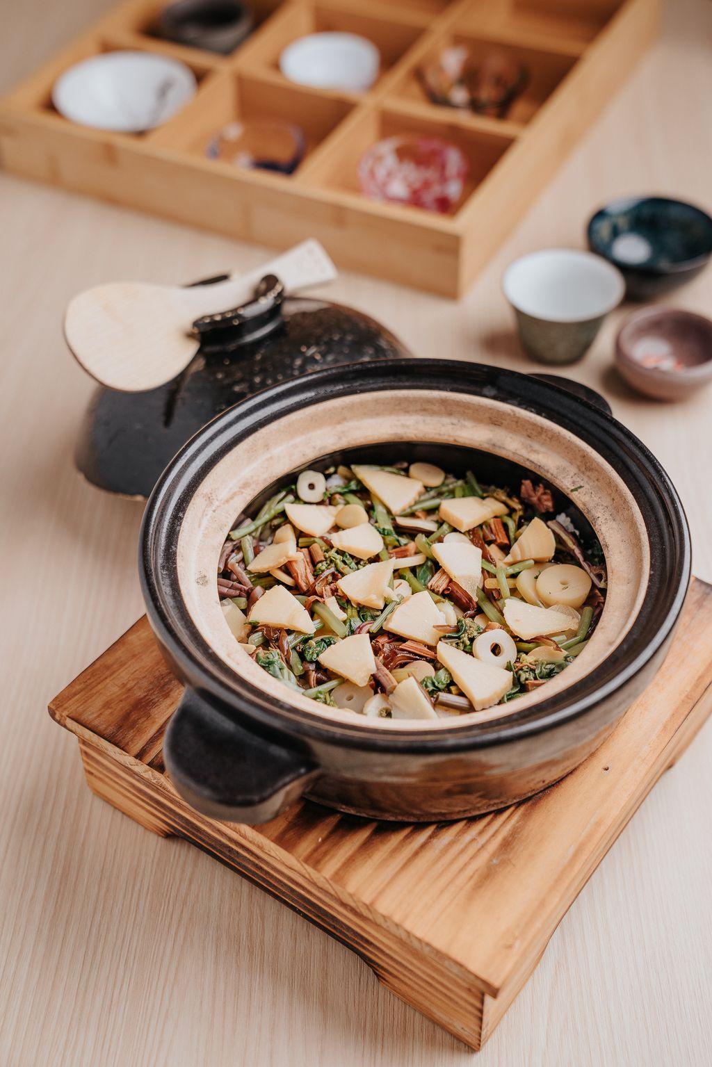Takenoko Sansai Claypot Rice