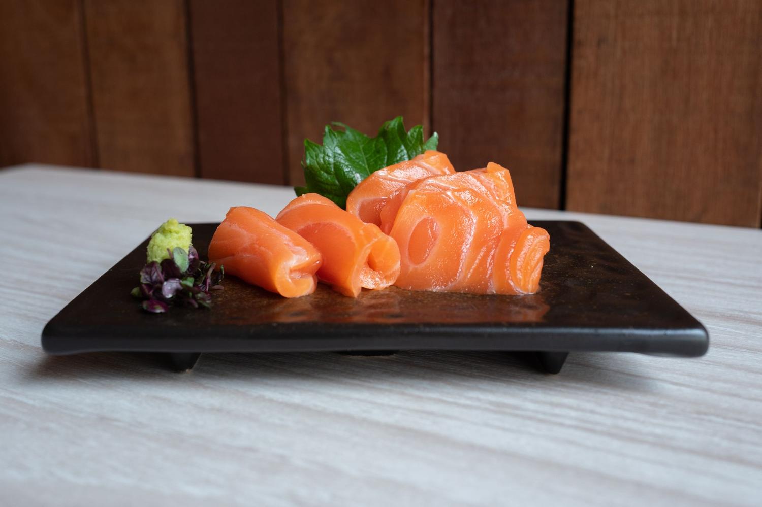 Salmon Sashimi (14 Pieces)