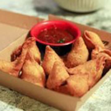 Vegan Vegetable Samosa Platter (10 Pieces)