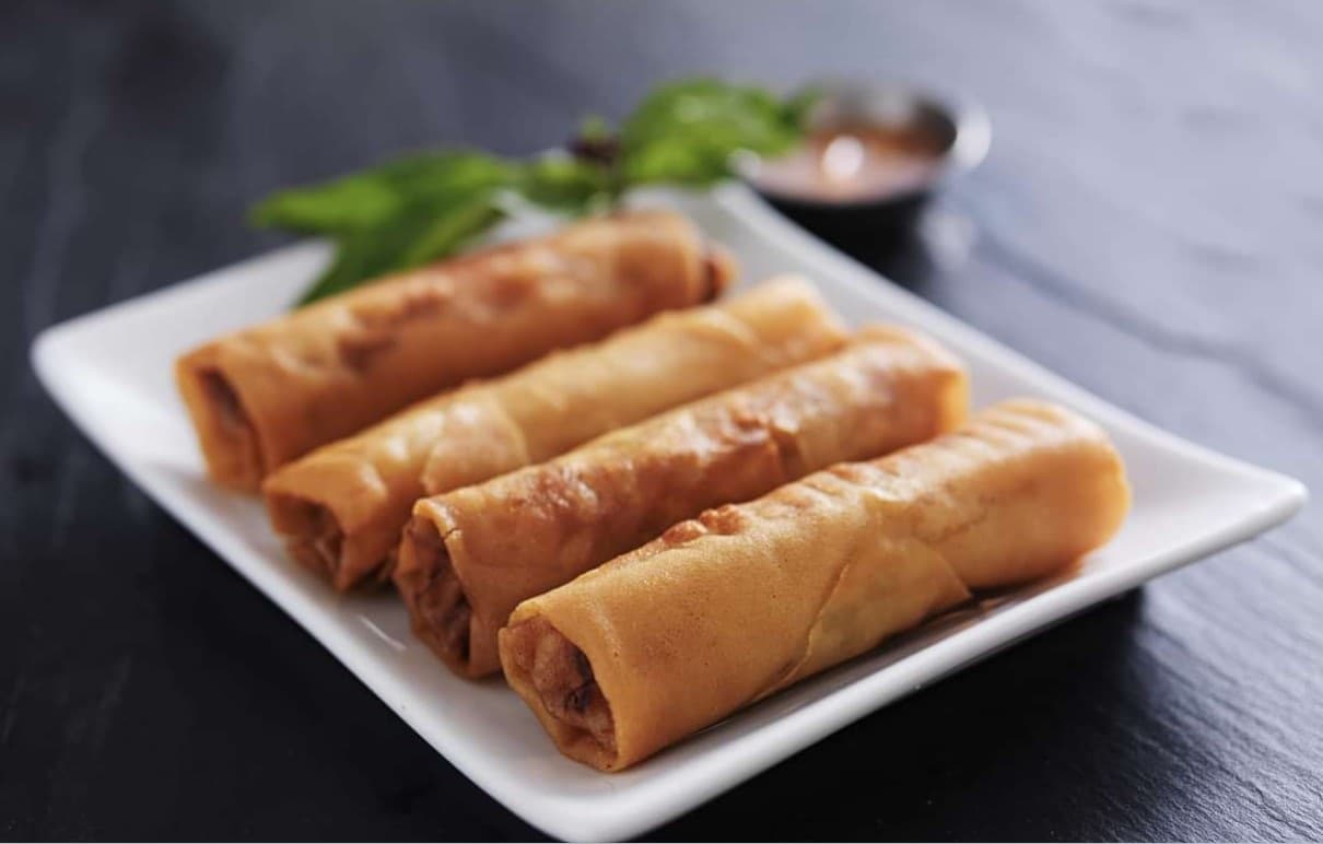 Chicken Schezwan Spring Rolls (4 Pieces)