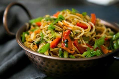 Veg Hakka Noodles Plain
