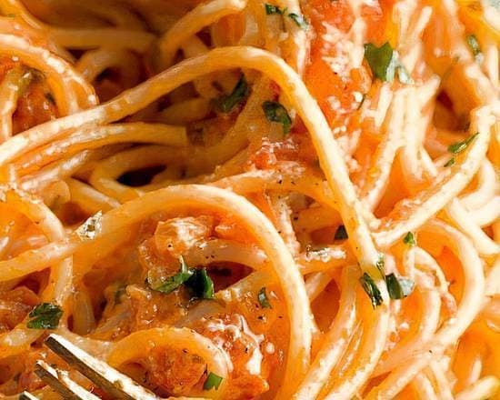 Veg Spicy Spaghetti in Pink Sauce