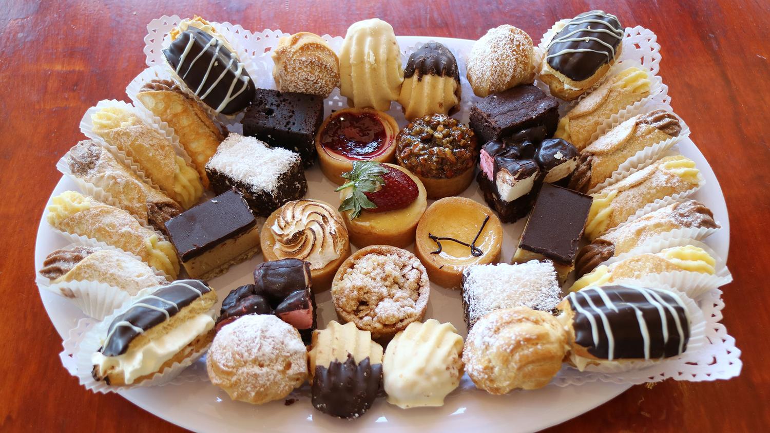 Assorted Sweets Platter (Large)