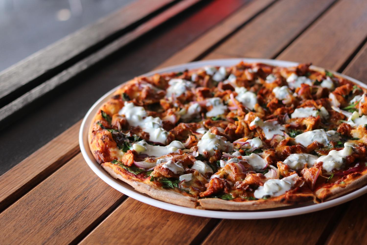Tandoori Chicken Pizza (13 Inches)