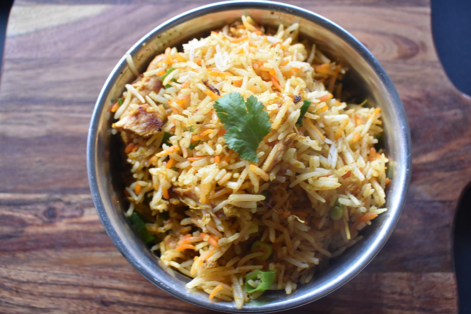 Chicken Biryani & Raita (650ML)