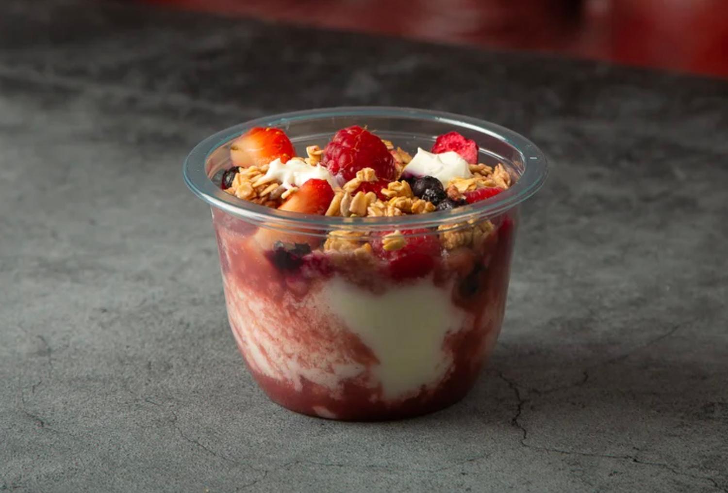 Greek Yoghurt with fresh Berries and Granola (v)