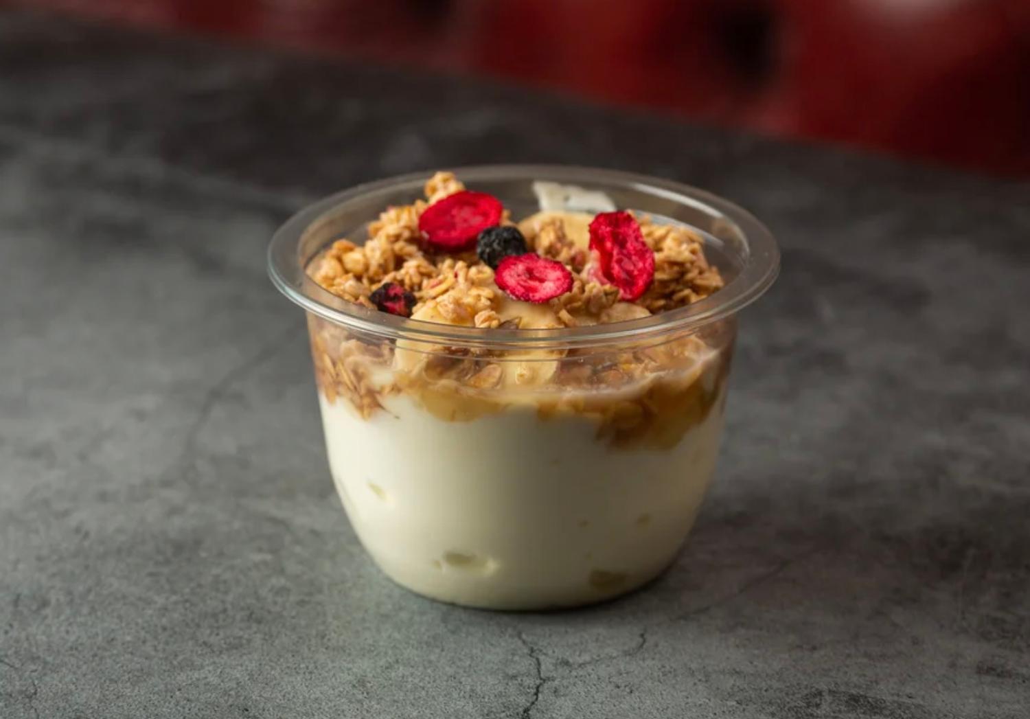 Greek Yoghurt with Honey and Banana (v)