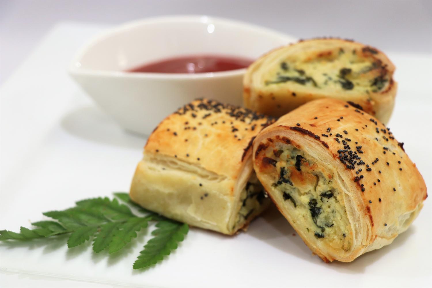 Homemade Spinach & Ricotta Roll (VEG)
