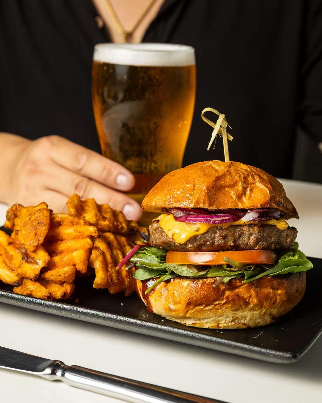 Beef Burger with Chips