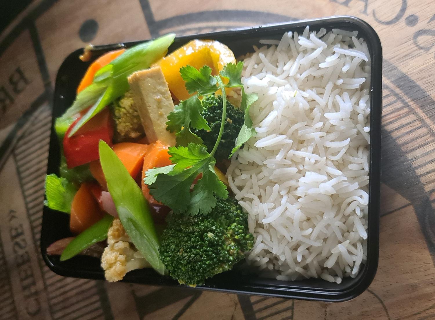 Stir Fry Vegetables with Protein and Rice (750g)