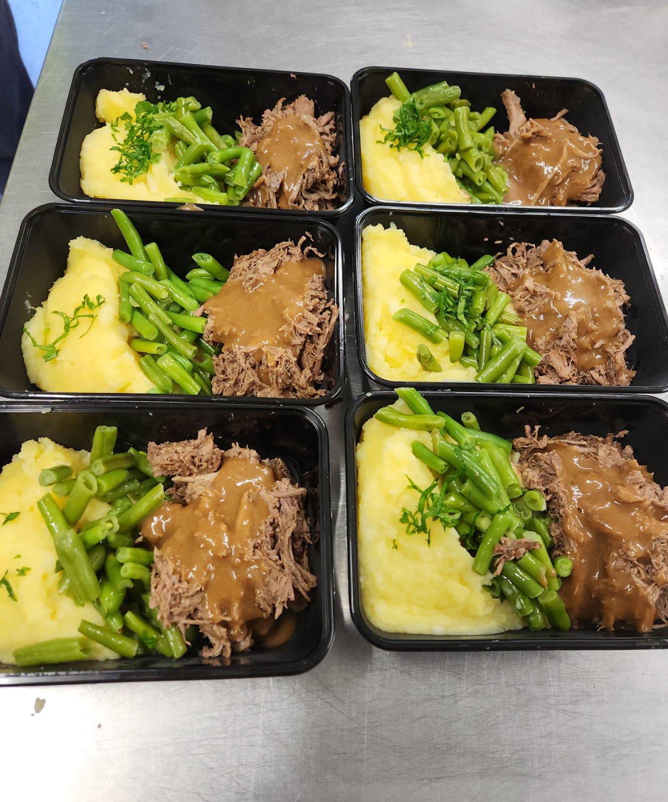 Individual Box Pulled Meat with Mash and Greens