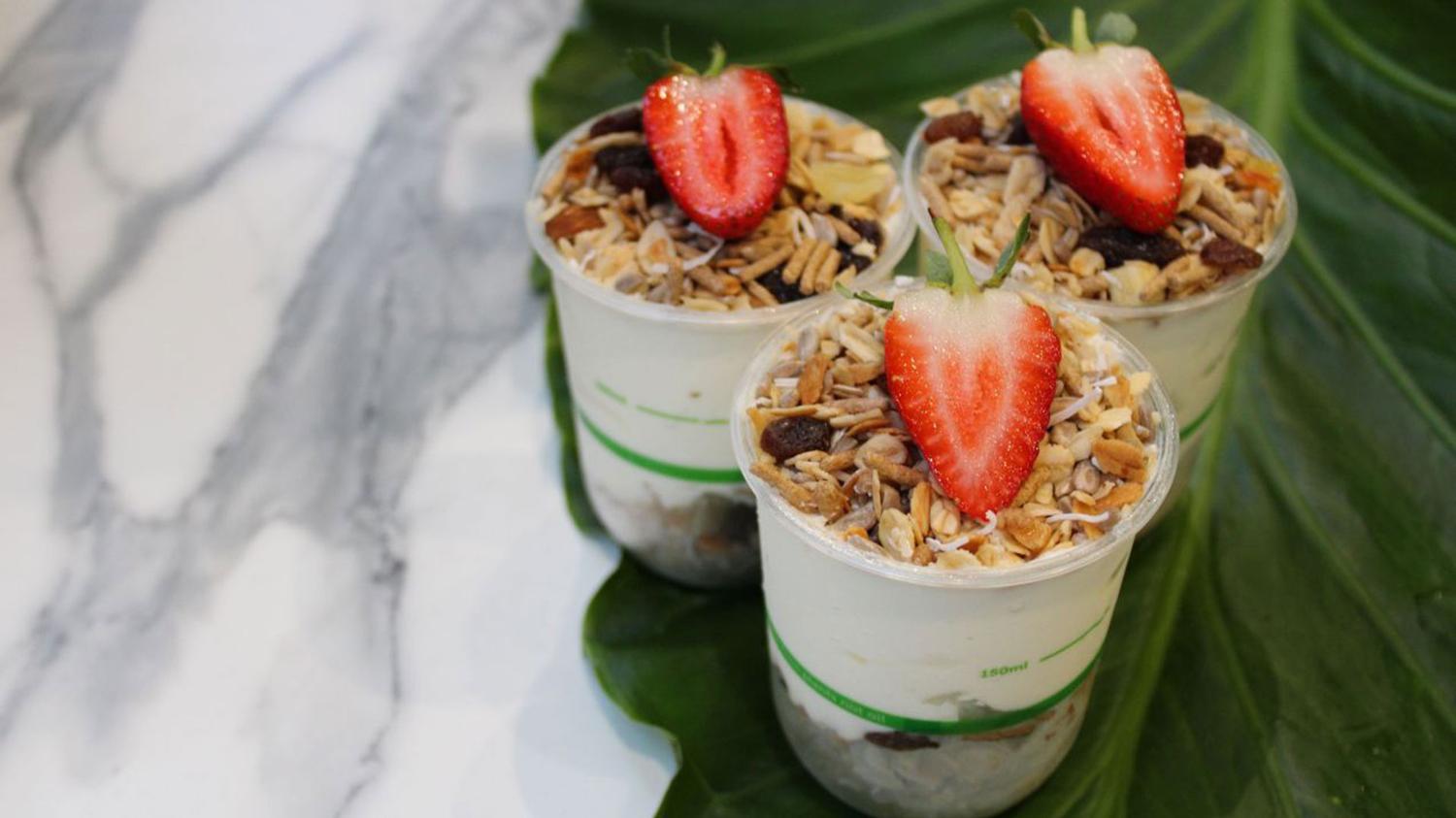 Granola And Greek Yoghurt Pot (280ml)