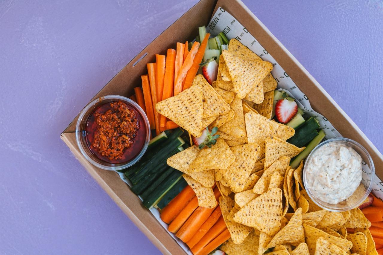 3-Dip Selection Platter & Fresh Crudites