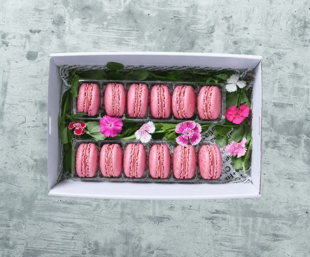 Pink Ribbon Day Strawberry Macaron Platter (12pcs)
