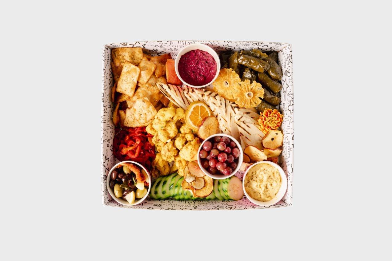 Middle Eastern Mezze Platter (Medium)