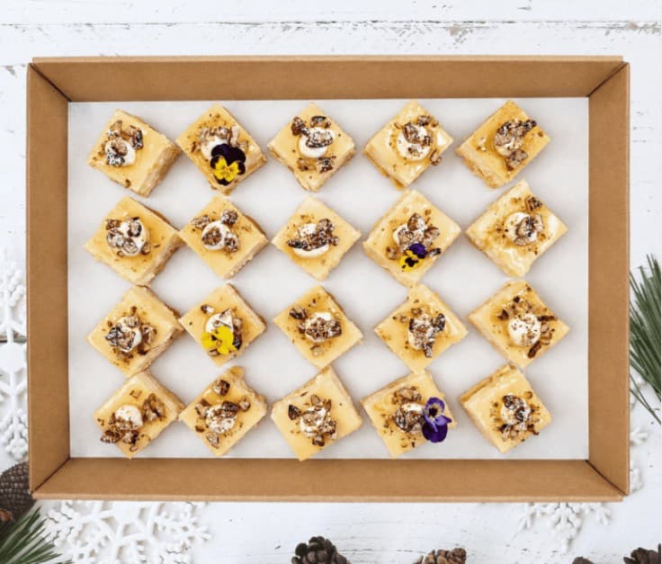 Winter Pecan Caramel Cheesecake Platter (20 Pcs)
