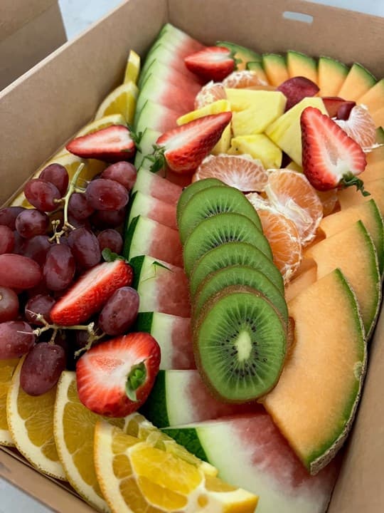 Seasonal Fruit Platter (Medium)