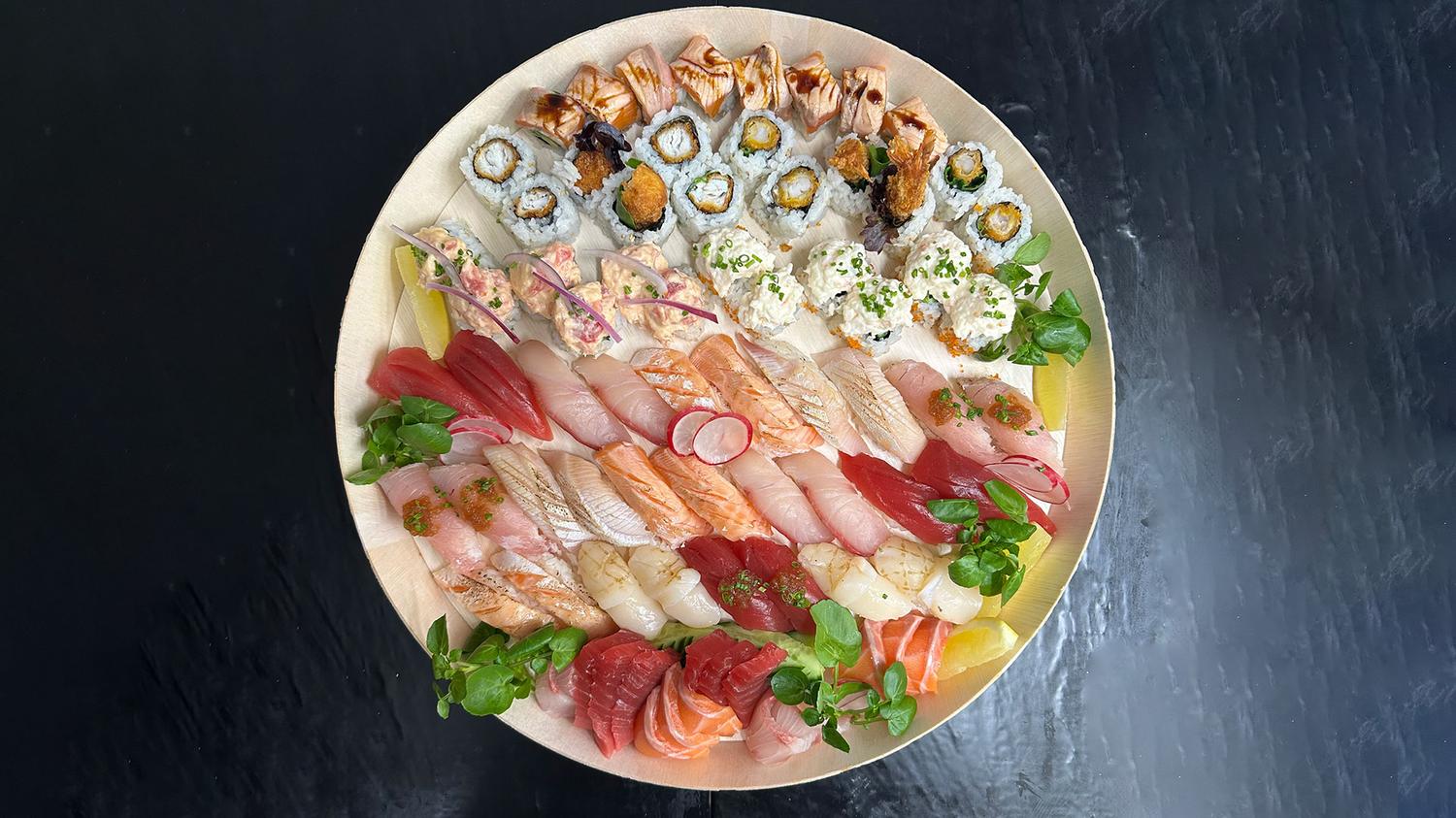 Sushi / Sashimi Mix Platter (Medium)