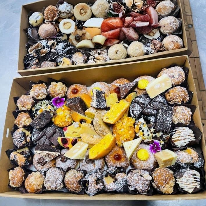 Big Morning Tea Collection Box (54 Pieces)