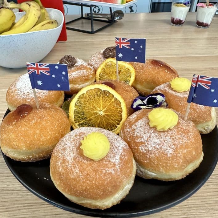 Assorted Mini Donuts (9 Pieces)