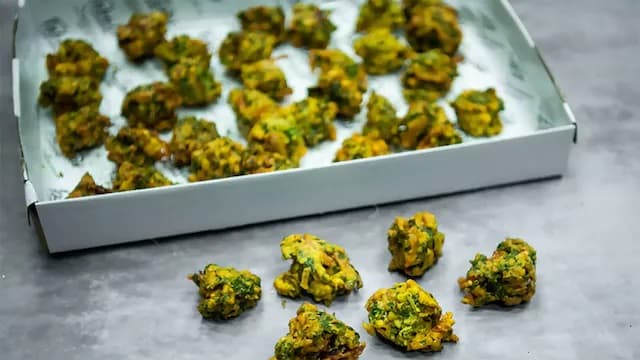 Chick Pea and Spinach Pakora (1 Piece)