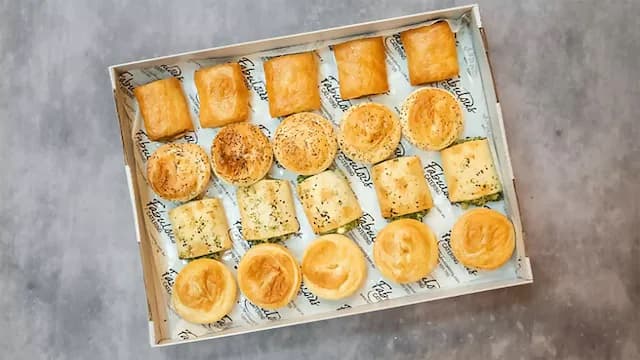 Mixed Savoury Pastry Box (20 Pieces)