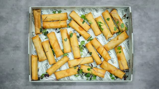 Tofu & Shitake Spring Rolls Box (12 Pieces)