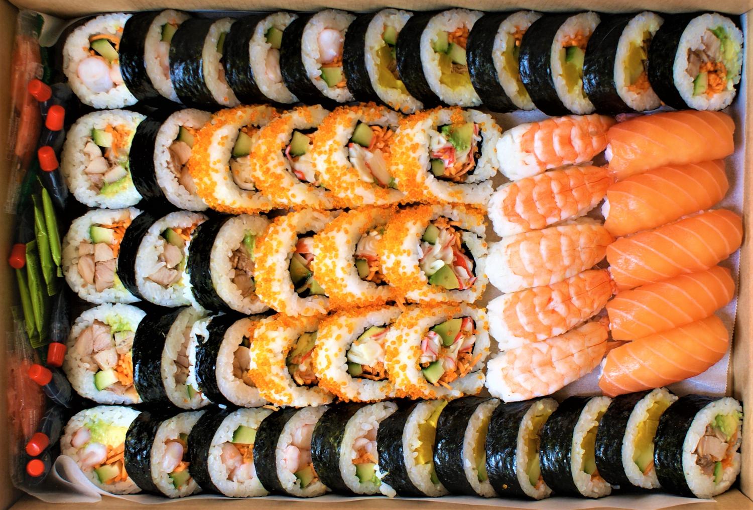 Mixed Nigiri and Sushi Platter (50 Pieces)