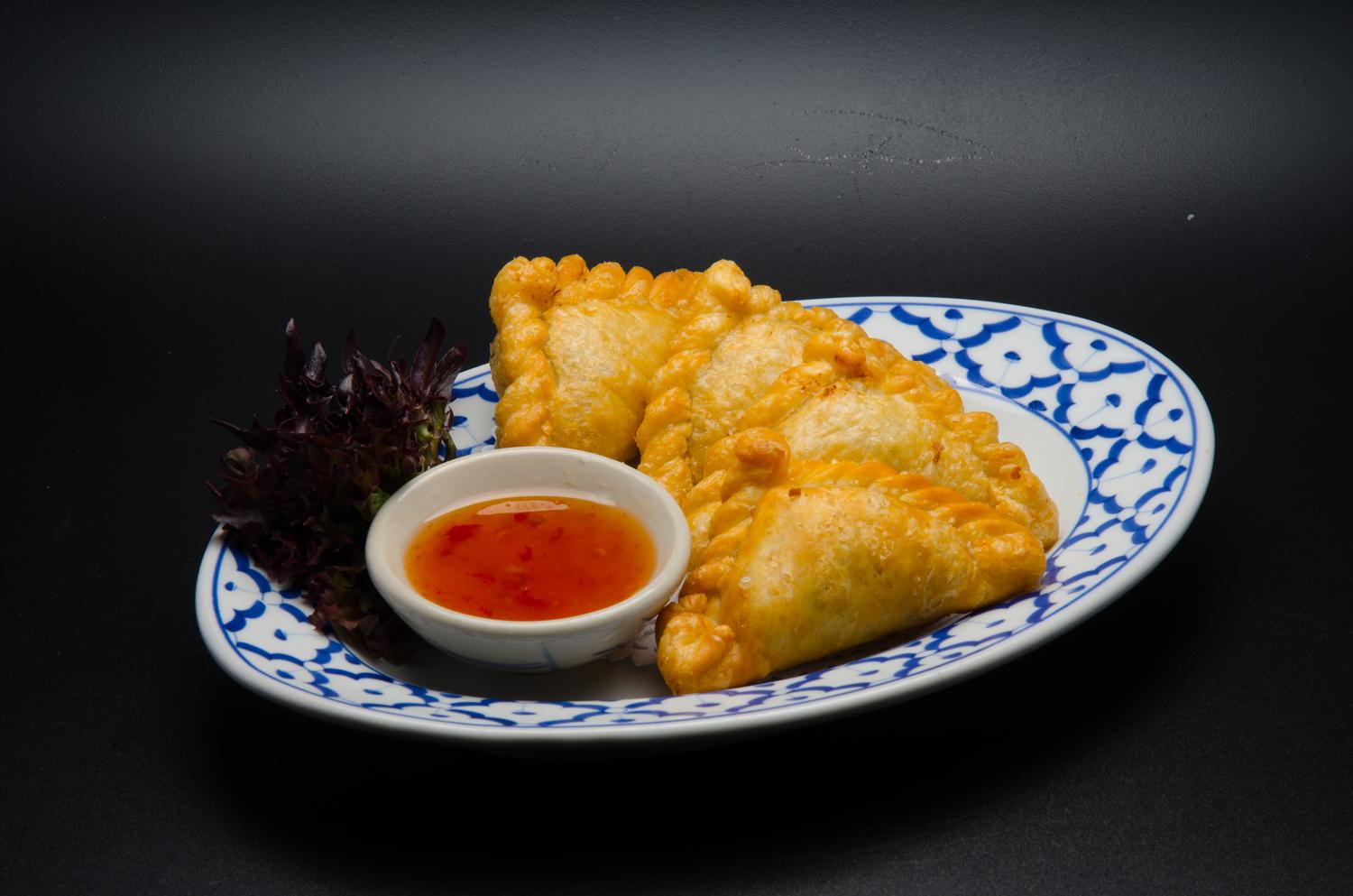 Classic Chicken Curry Puff (Platter of 39)