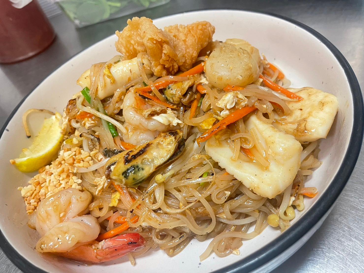 Pad Thai (Individual 650ML Container)