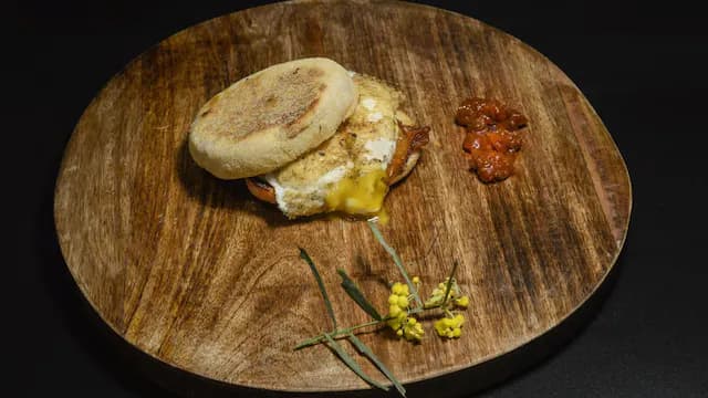 Bacon and Egg Muffins