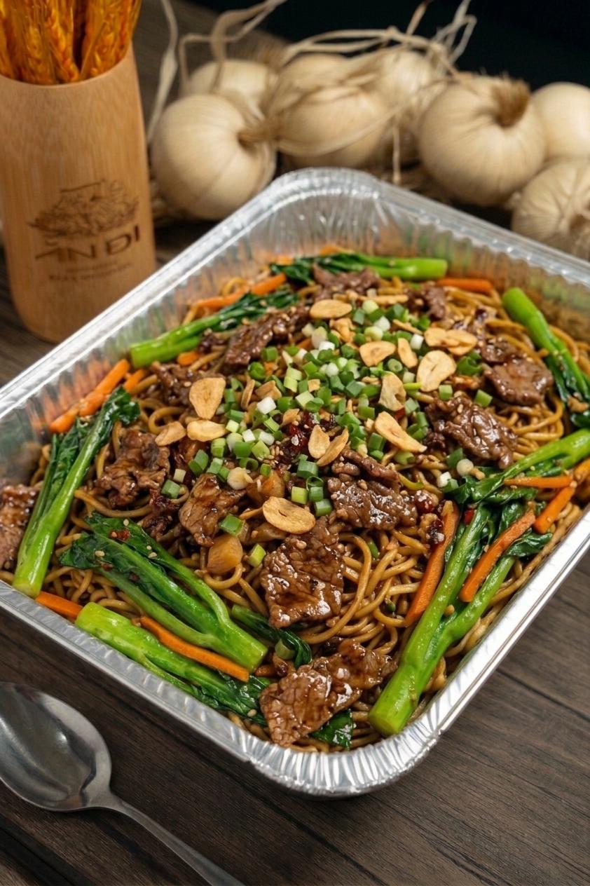 Stir Fried Egg Noodle With Beef in Black Pepper