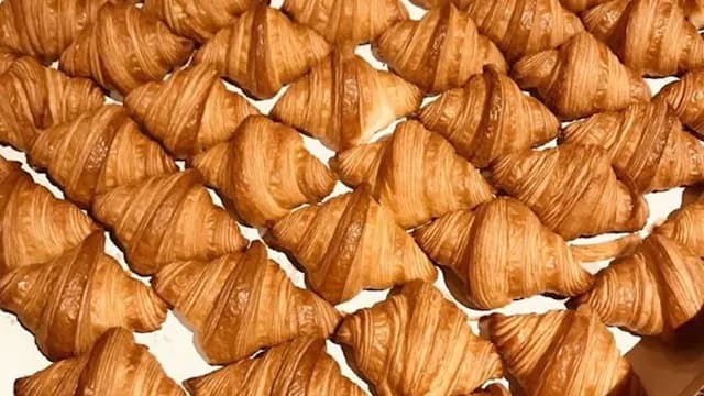 Large Plain Croissant
