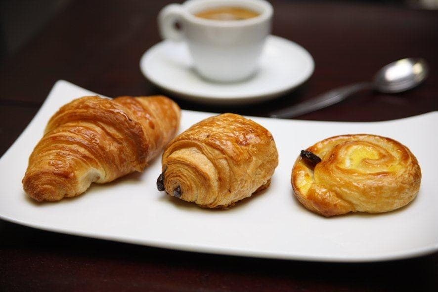 Petit Dej (3 mini pastries)