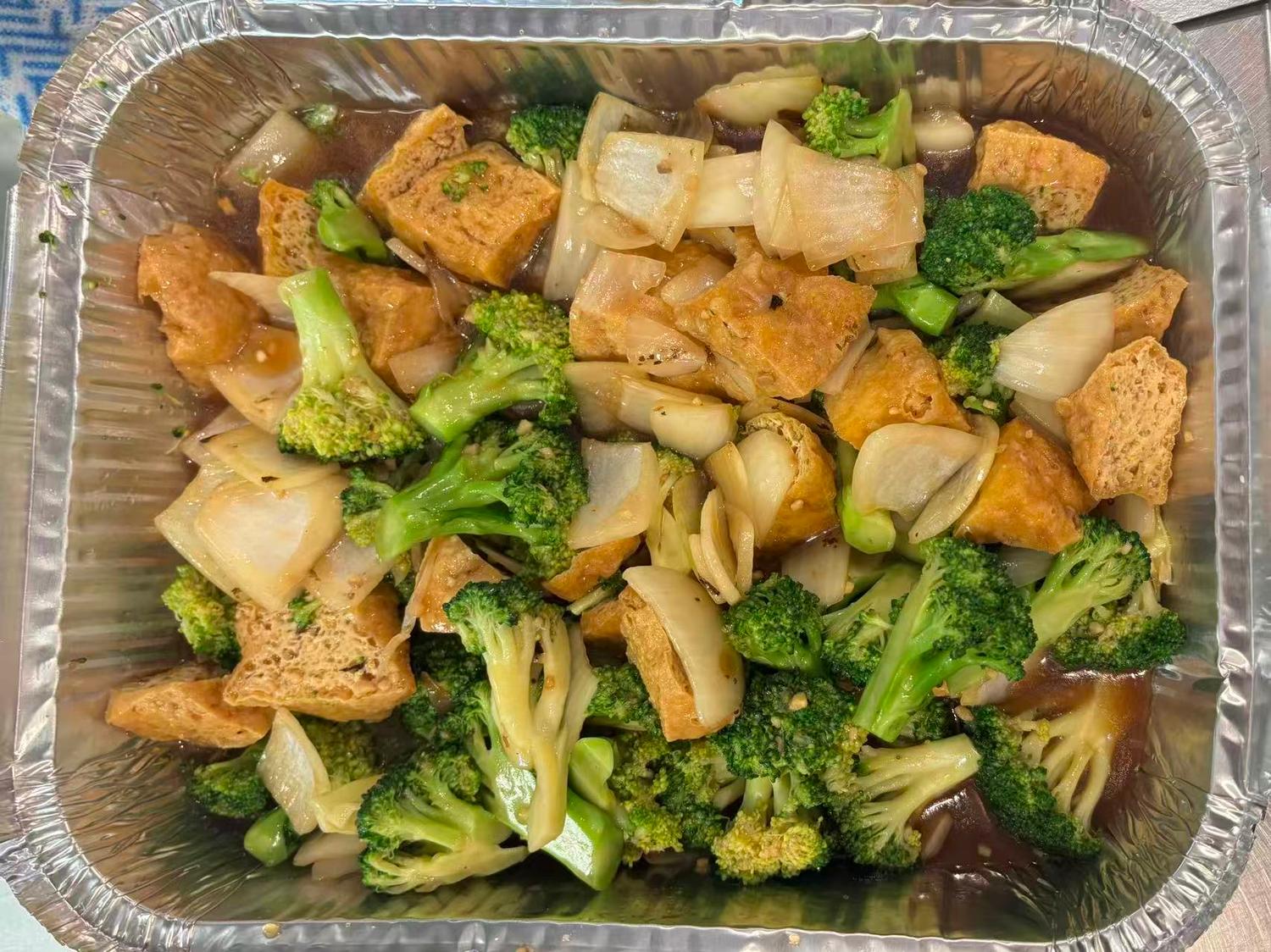 Tofu and Broccoli with Garlic Sauce Platter