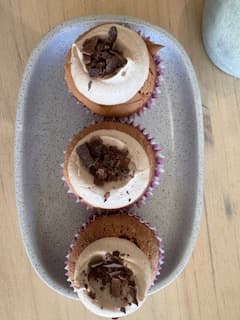 Vanilla Cupcakes with Chocolate Flakes (Box of 24)